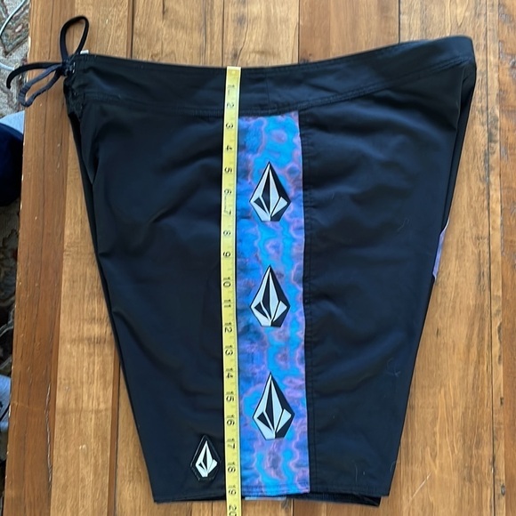 VOLCOM board shorts - Picture 5 of 5